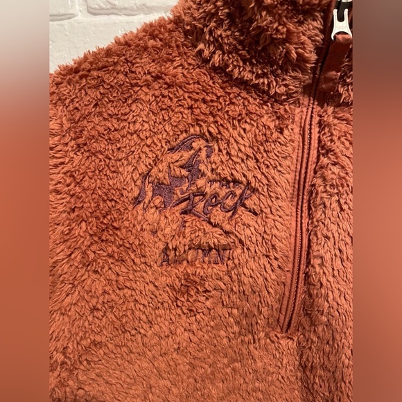 Patagonia Women's Los Gatos 1/4 zip fleece size
Small EUC - Picture 3 of 5